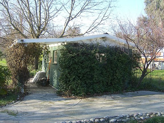 Greenhouse with electricity 