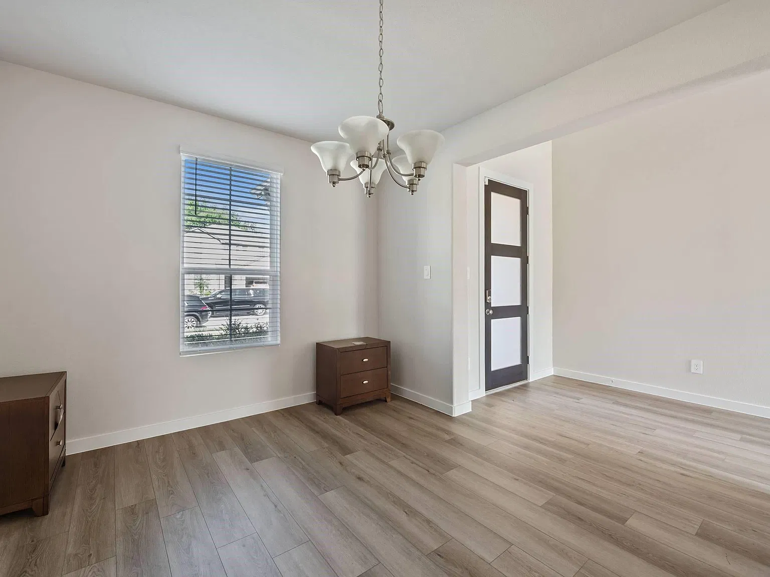 4 bed, 3.5 bath, 3162 sqft, $2,995 — Photo 2