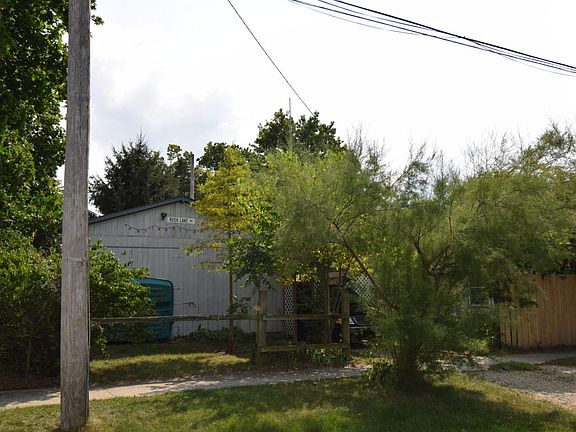 4th image of 17 N Haver St