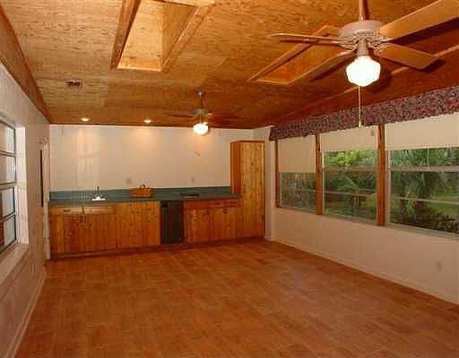 Huge Florida Room Lakeview