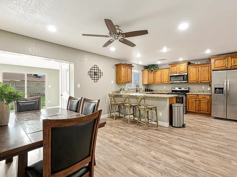 Kitchen /Dining
