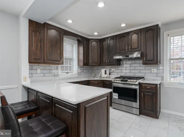 1839 Oakmont St, Philadelphia, PA 19111