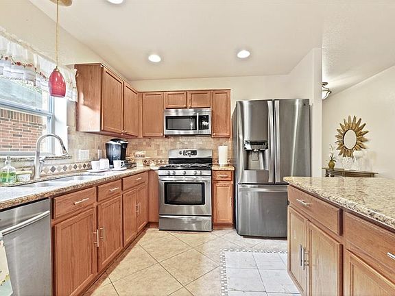 4th image of 2030 Eddlewood Ct