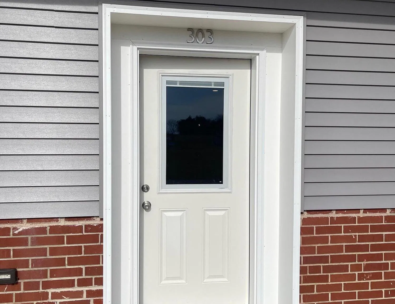 2 bed, 1000 sqft, $975 — Photo 1
