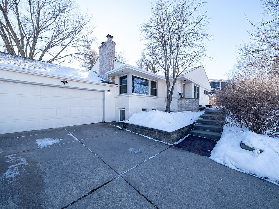1st image of 5209 W 61st St