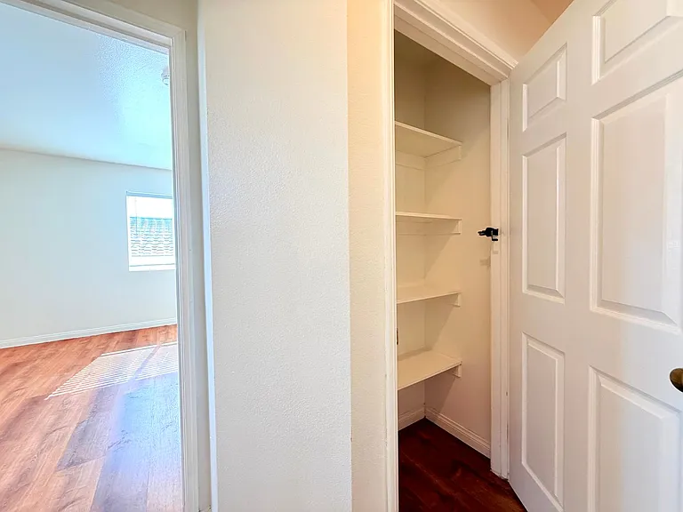 762 W. 21st St. — Photo 12