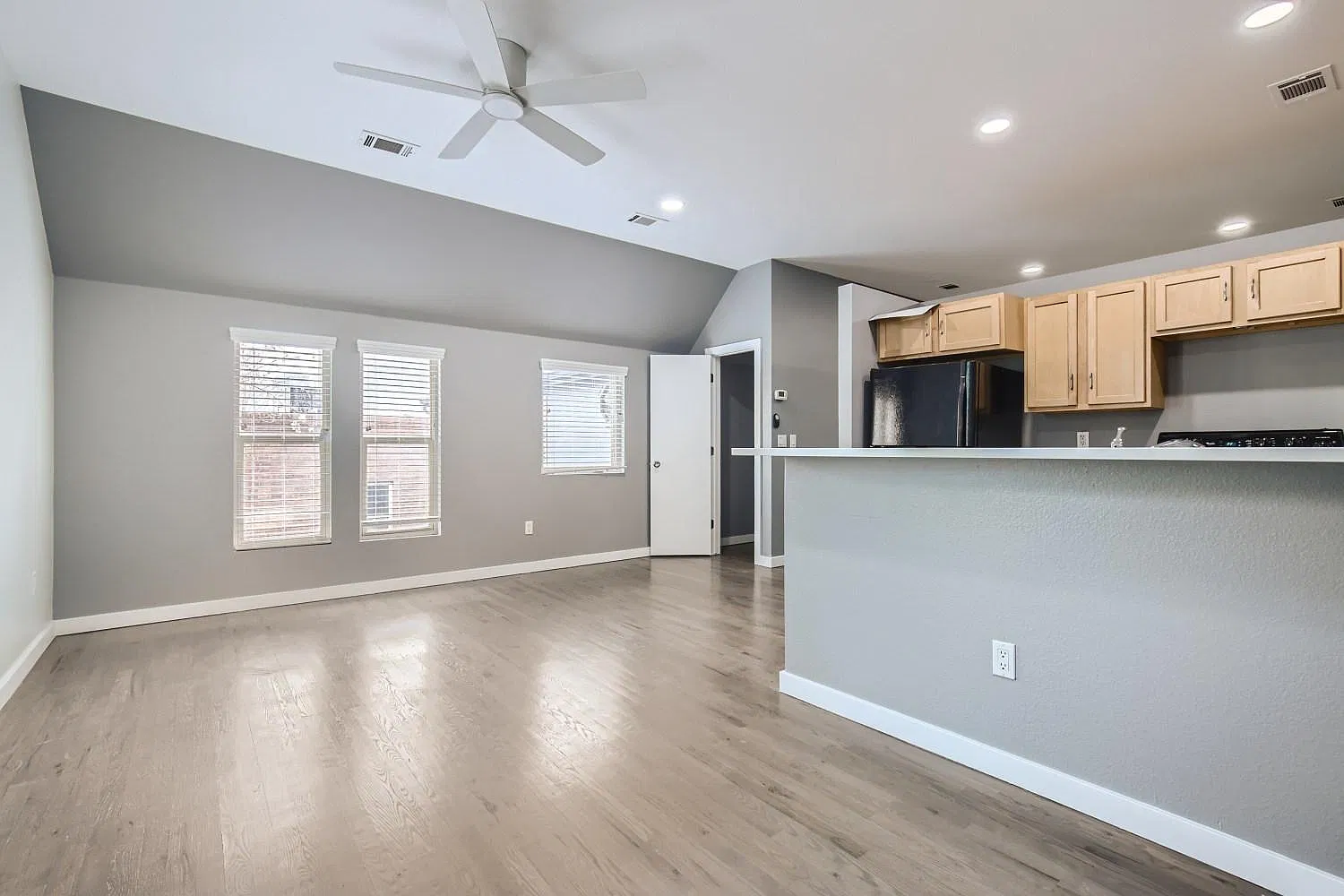 1 bed, 822 sqft, $2,150 — Photo 1