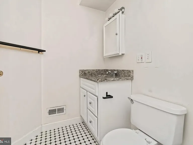 1122 William St — Photo 20