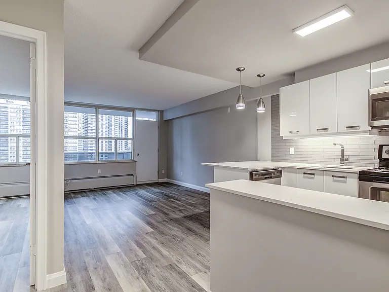 88 Erskine Ave — Photo 32