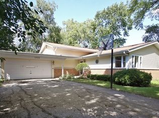 1250 Prairie Lawn Rd, Glenview, IL 60026