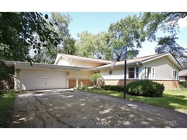 1250 Prairie Lawn Rd photo 1