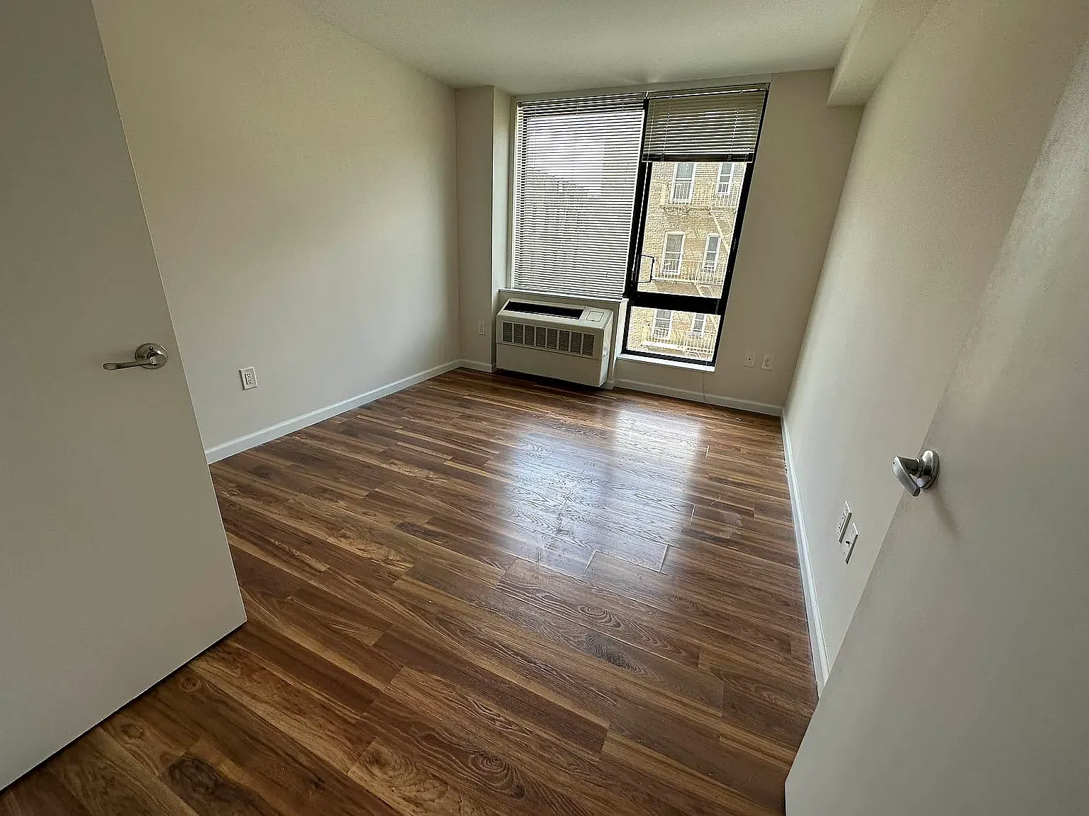 2763 Morris Avenue — Photo 4
