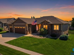 2405 S Durango Cir, Sioux Falls, SD 57110