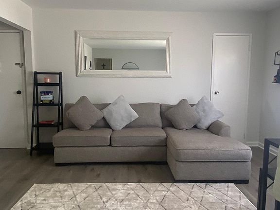4th image of 8 Stanford Dr APT 2B