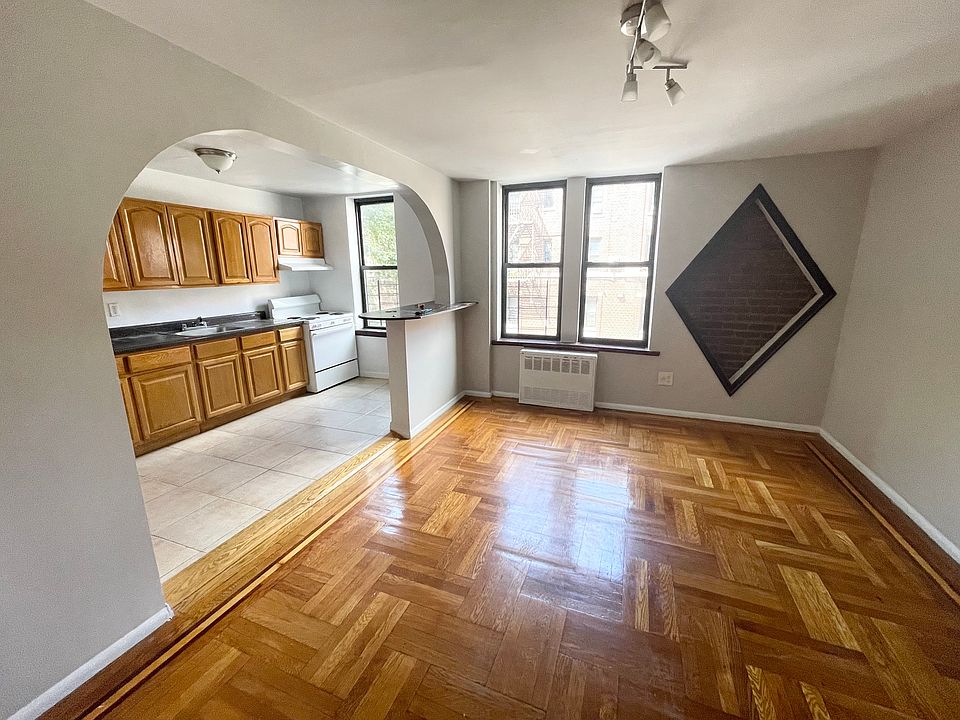 1st image of 585 E 21st St APT 2I