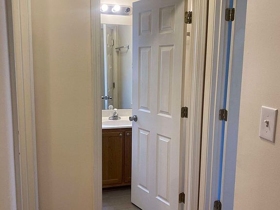 3rd image of 3001 Cave Springs Ave #B
