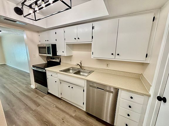 4th image of 611 N Pioneer Cir