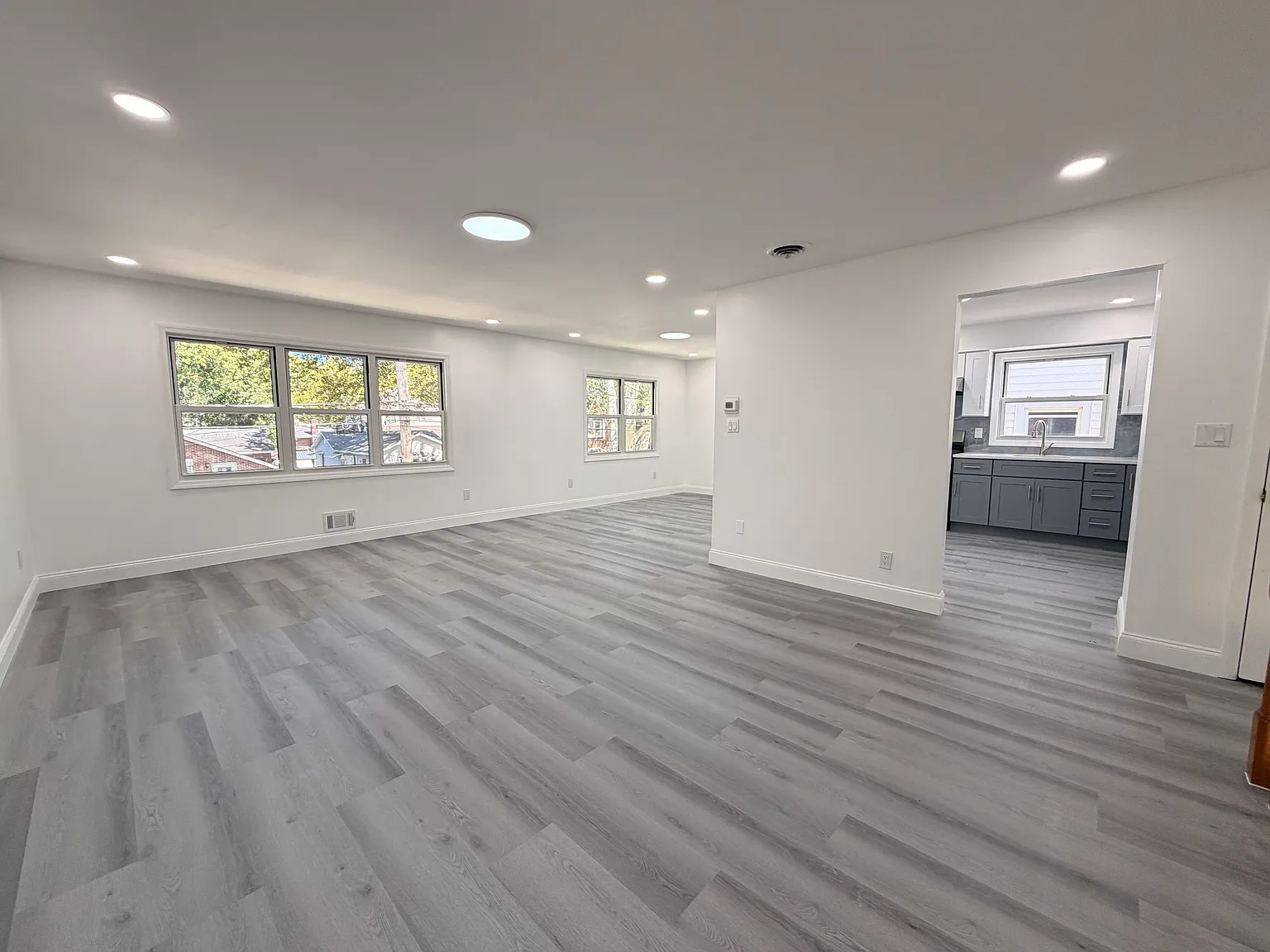 3 bed, 1200 sqft, $3,500 — Photo 2