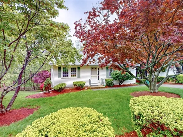 10 Briarwood Rd, Woburn, MA 01801