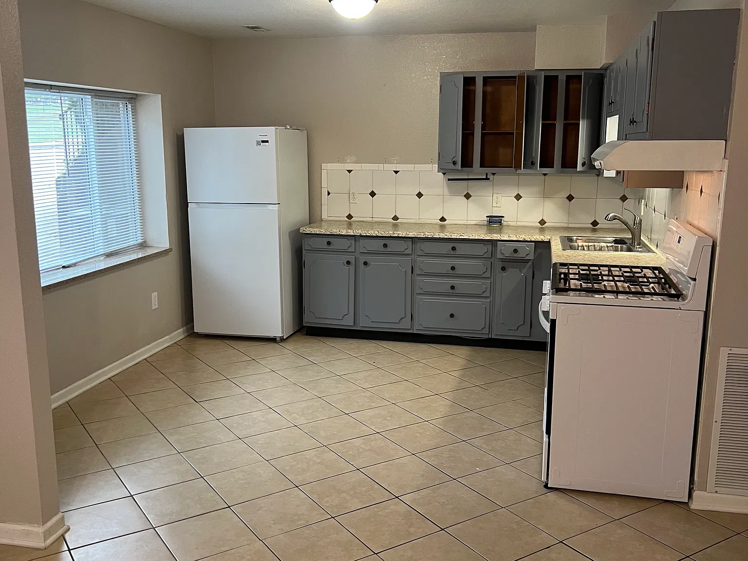 4 bed, 1841 sqft, $1,800 — Photo 4