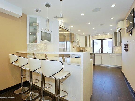 5th image of 63 Stonegate Dr