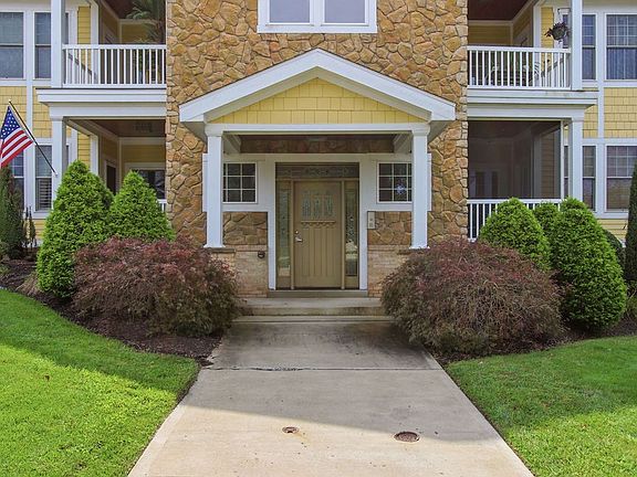 3rd image of 248 Berkeley Way