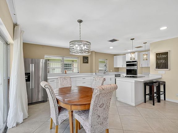 5th image of 324 Orange Tree Drive #5