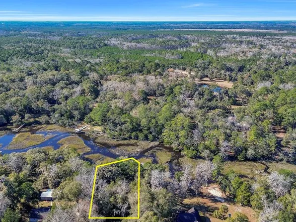 8 Hudson Creek Dr SE, Darien, GA 31305