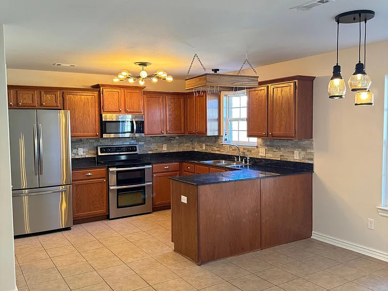 1300 Yorkshire Dr — Photo 3