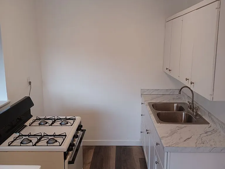 1410 S Minnie St — Photo 7