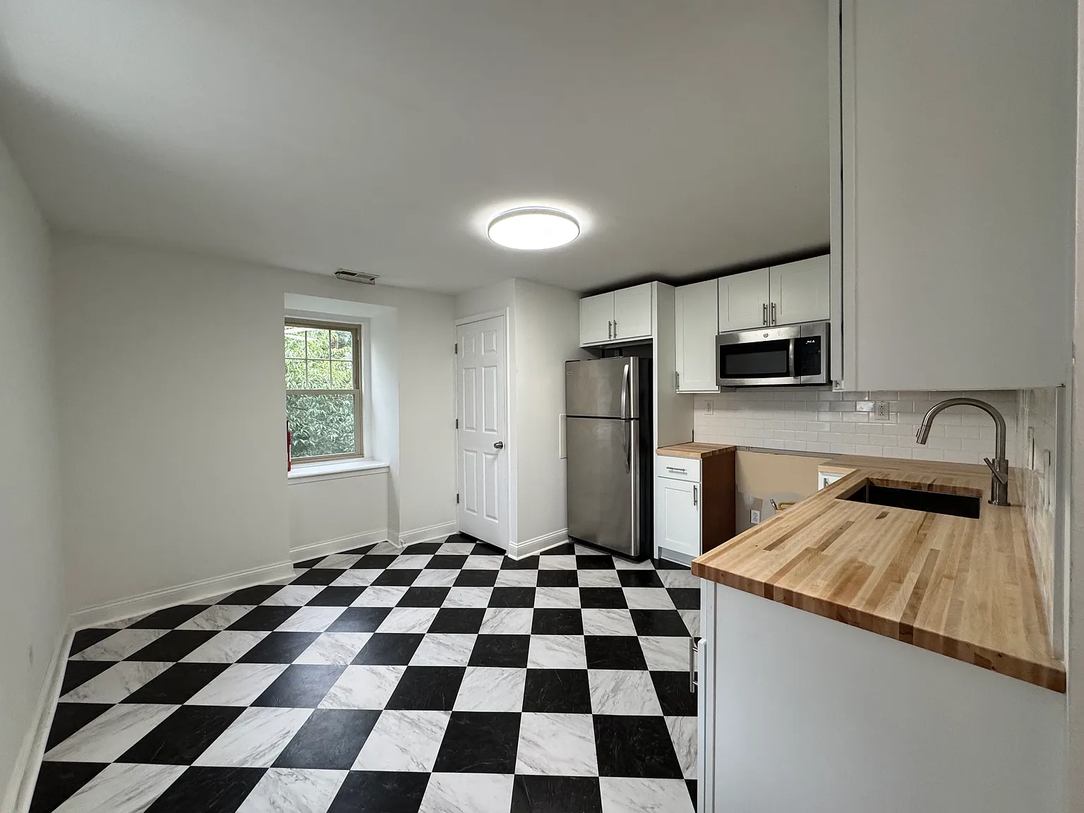 2 bed, 1200 sqft, $2,195 — Photo 3