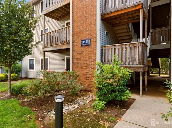 5208 Ravens Crest Dr, Plainsboro, NJ 08536