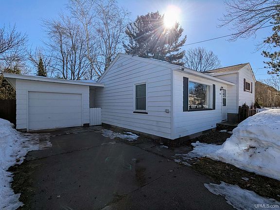4th image of 2010 Neidhart Ave