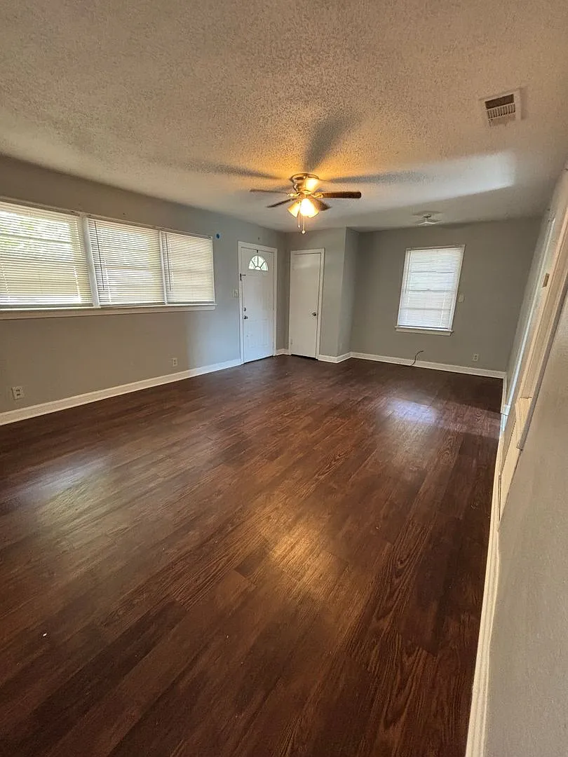 Gorgeous 3 Bedroom Home in Bossier — Photo 2
