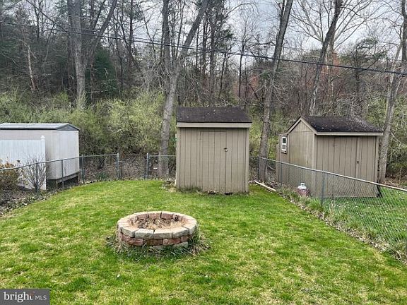 4th image of 1337 Robinhood Ln