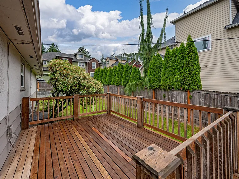 13804 Redmond Way — Photo 21