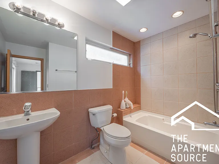 1049 N Winchester Ave #2F — Photo 15