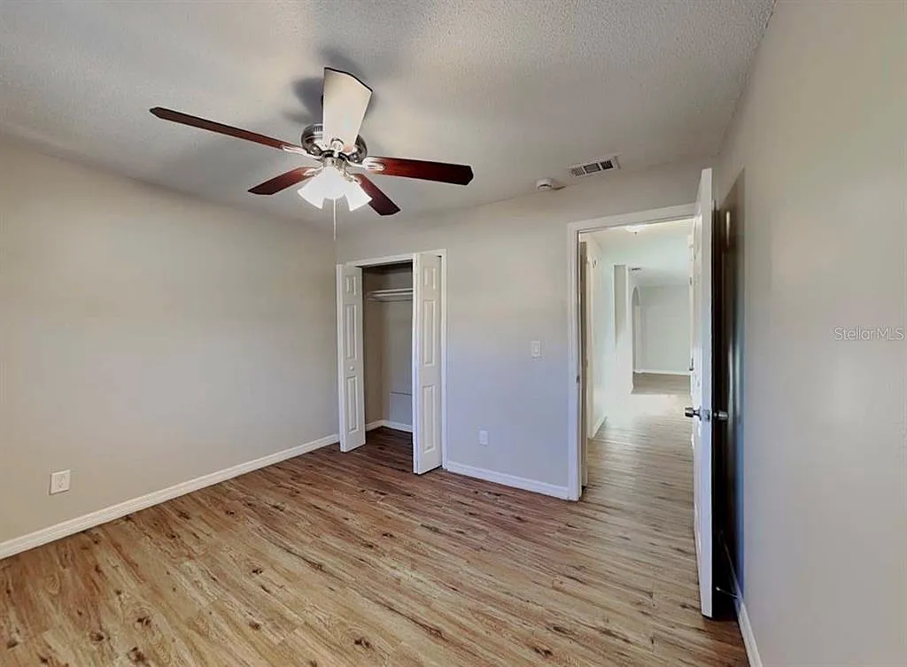 3 bed, 2.0 bath, 2195 sqft, $2,100 — Photo 2