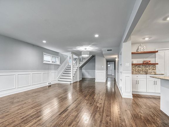 5th image of 5604 S McVicker Ave