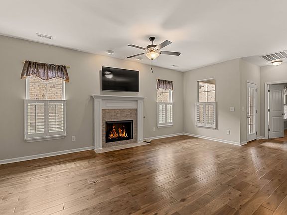 5th image of 1068 Ambling Way