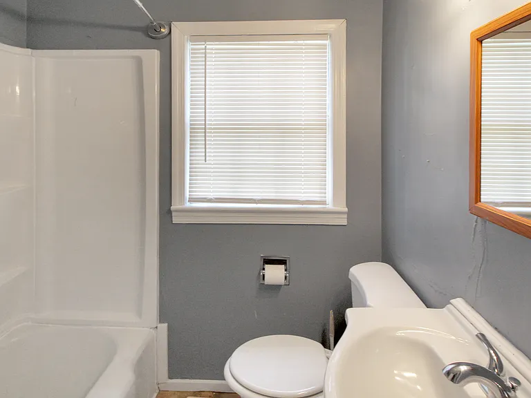 811 Oakwood Dr — Photo 11
