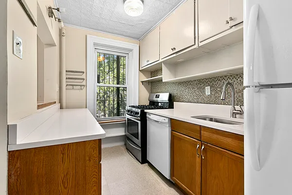 Rented by Compass | media 9