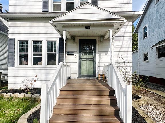 3rd image of 3704 Almeda Dr