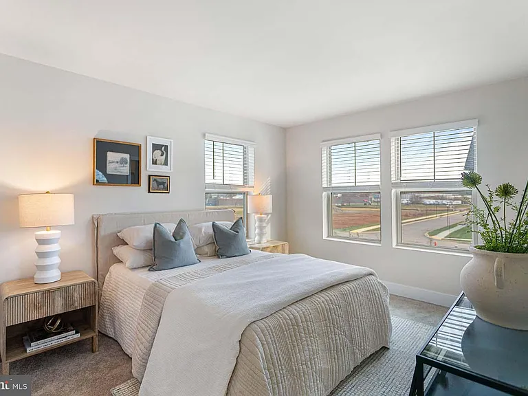 207 Matilda — Photo 15