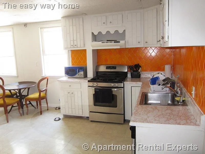 3 bed, 1200 sqft, $3,900 — Photo 1
