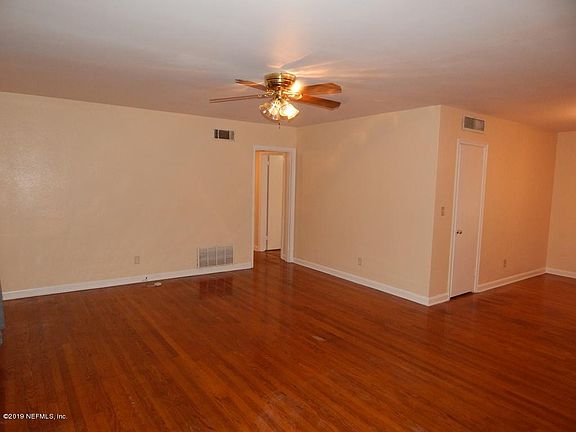 4th image of 1118 Mayer Dr