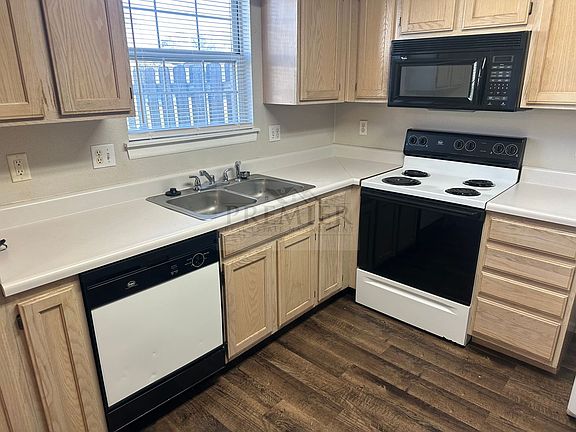 5th image of 101 NE Dogwood St APT C