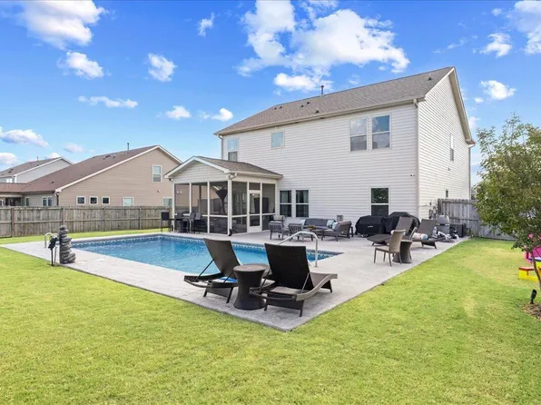 1205 Windrose Dr, Fuquay Varina, NC 27526