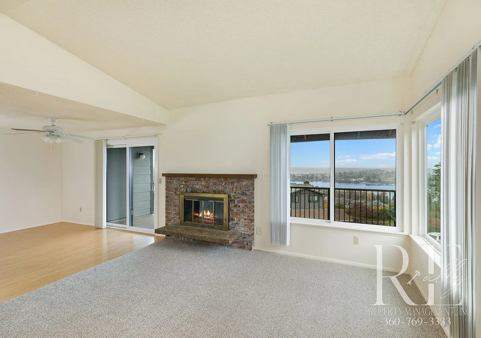 Skyline Serenity: Spacious Second-Floor Condo with Panoramic Views — Photo 2