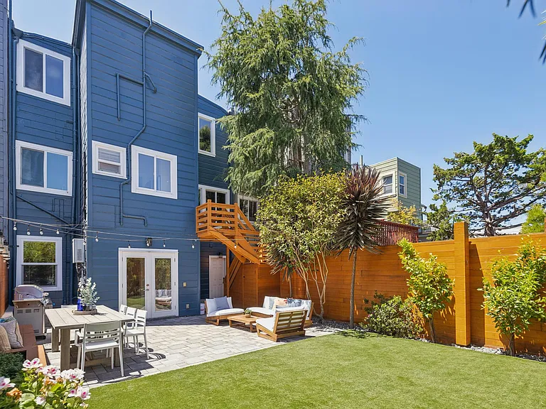 686 19th Ave — Photo 43